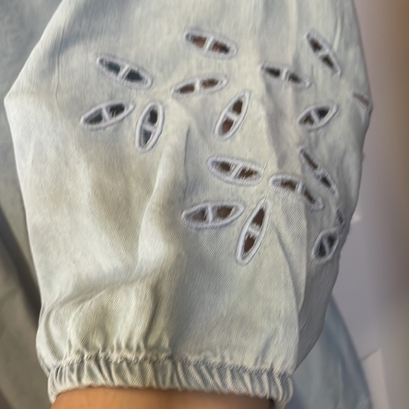 Blue - Picture 6 of 7